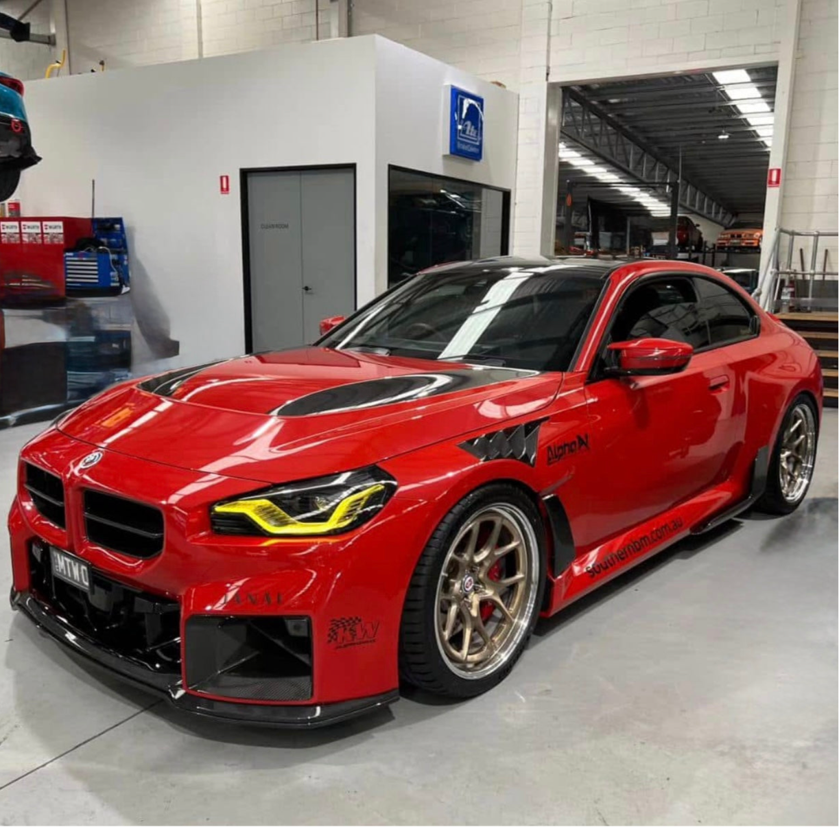 G87 M2 Dry Carbon Hood
